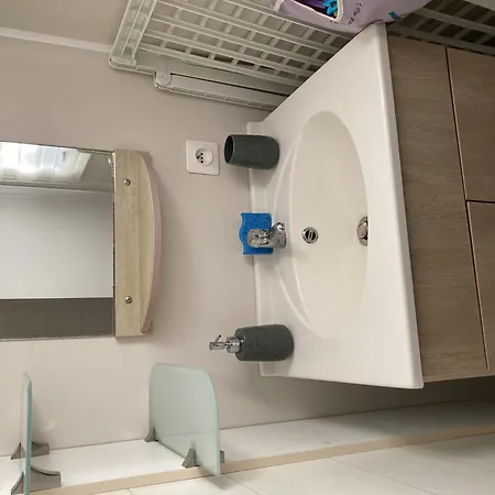 Mobilhome Place Au Sud Climatise-tv Dans Un Camping Familial Campsite *