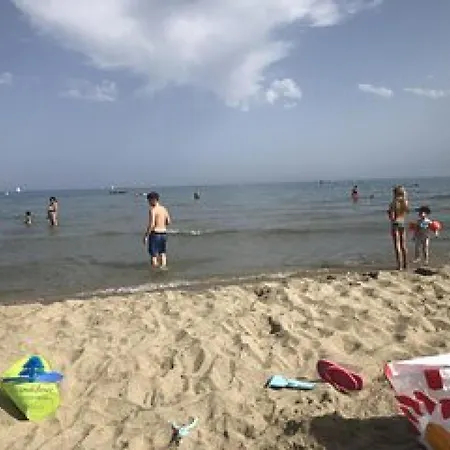 Campsite Mobilhome Place Au Sud Climatise-tv Dans Un Camping Familial Sigean