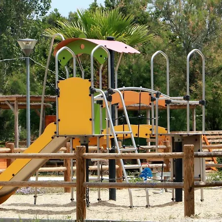 Mobilhome Place Au Sud Climatise-tv Dans Un Camping Familial Campsite